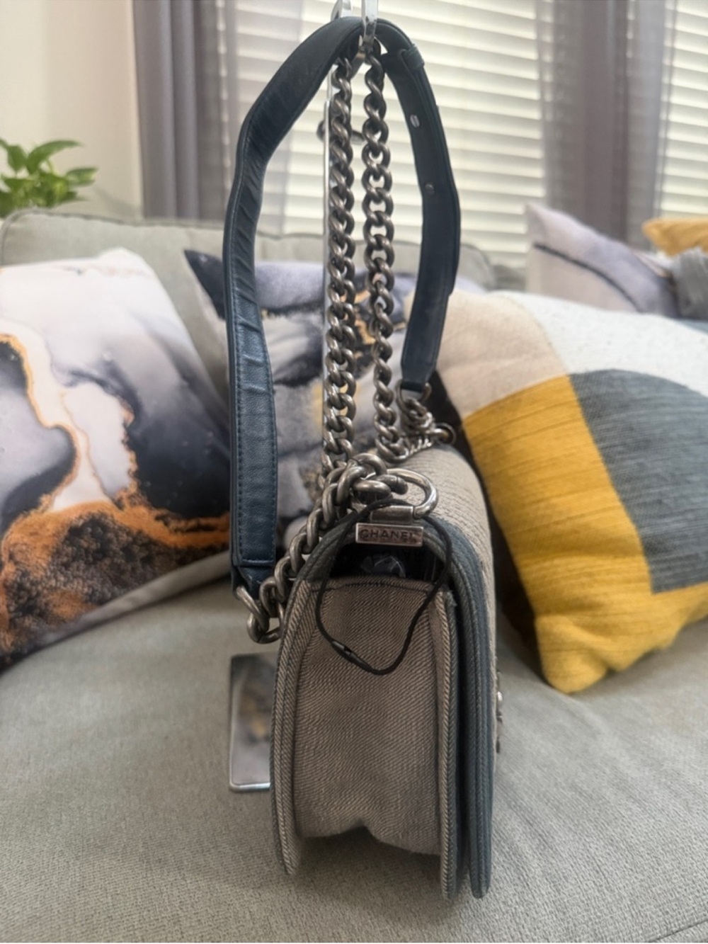 Chanel Boy Flap Bag in Chevron Denim - Picture 4 of 7